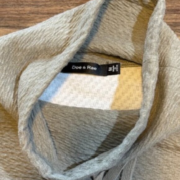 Doe and Rae Cowlneck Womens M Olive Green Front Pocket Pullover Sweater - Picture 2 of 5